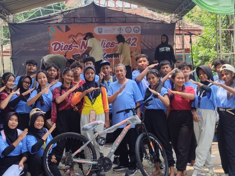 Disnatalis Ulang Tahun SMP Negeri 1 Kendit